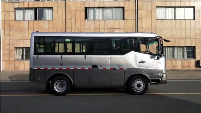 東風四驅(qū)森林越野運兵車