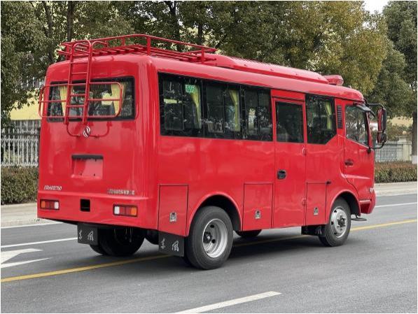 東風四驅(qū)森林越野運兵車